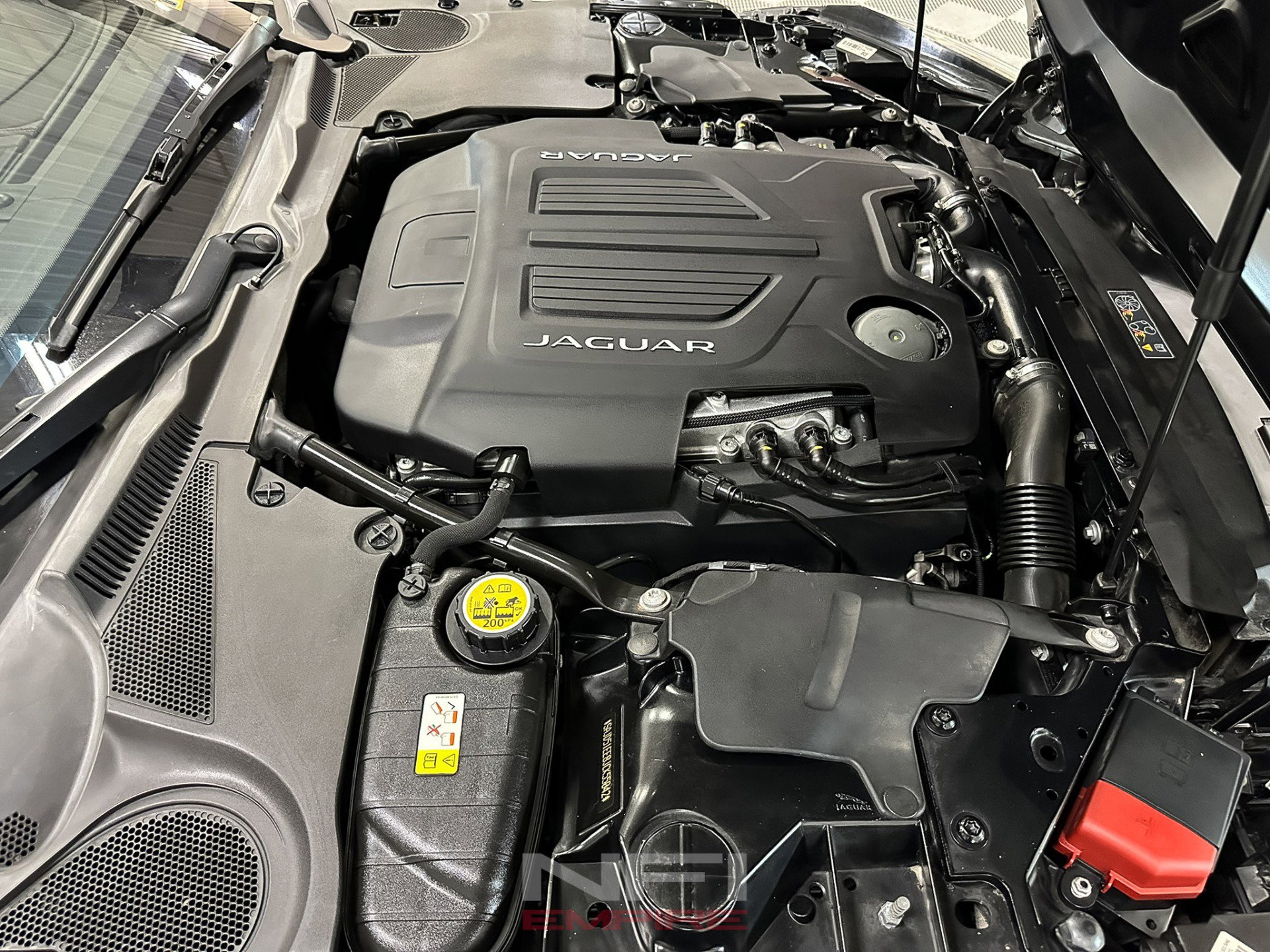 Used 2018 Jaguar F-TYPE R image 47