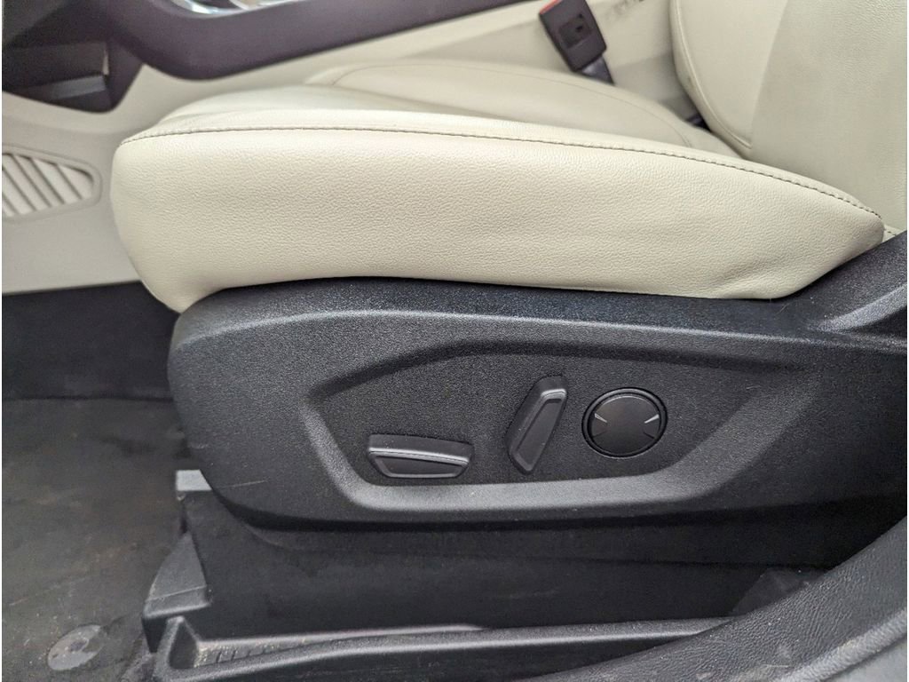 Used 2022 Ford Edge Titanium image 11