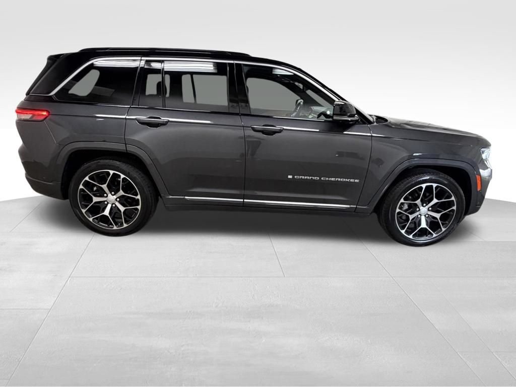 Used 2024 Jeep Grand Cherokee Summit AWD/4WD image 7