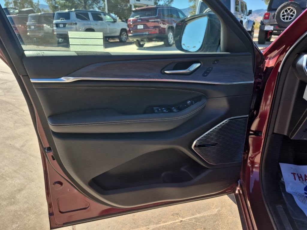 New 2024 Jeep Grand Cherokee Overland w/ Advanced Protech Group III image 16