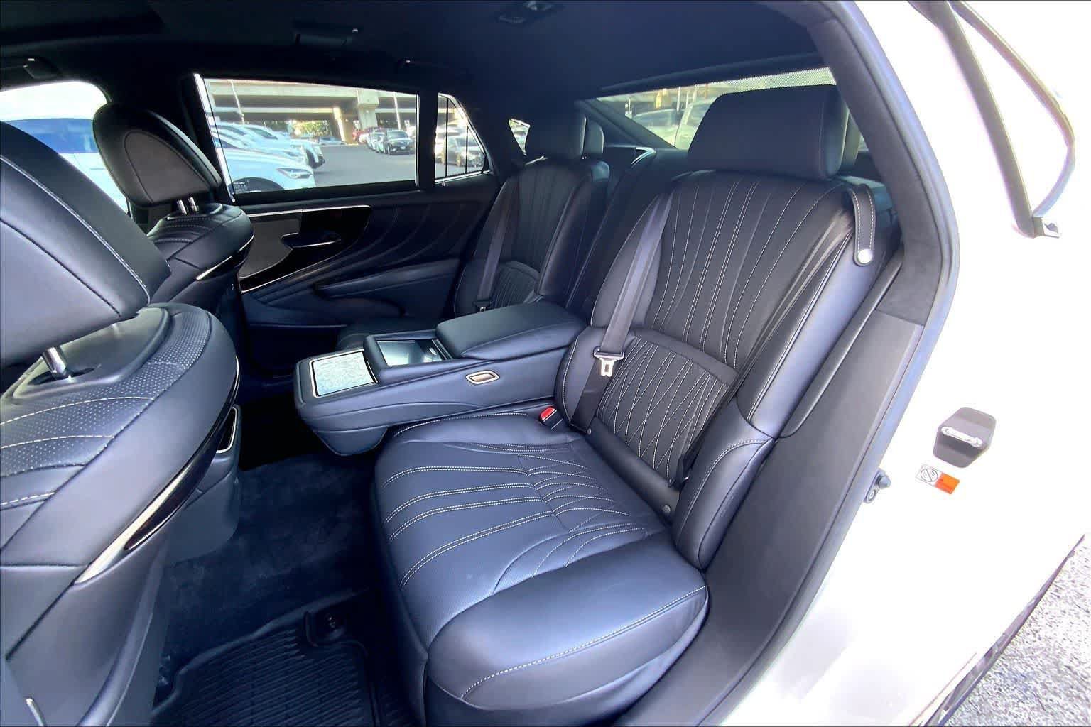 Used 2022 Lexus LS 500 w/ Luxury Package RWD image 29