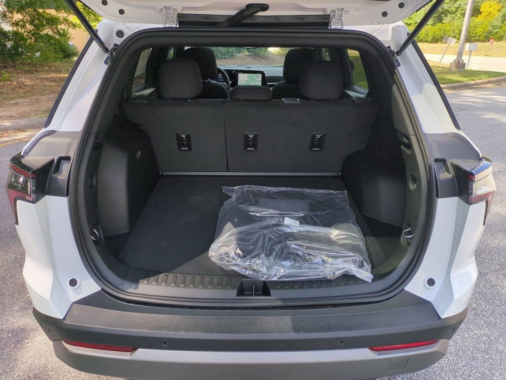 New 2026 Chevrolet Equinox LT w/ Safety and Technology Package FWD image 32