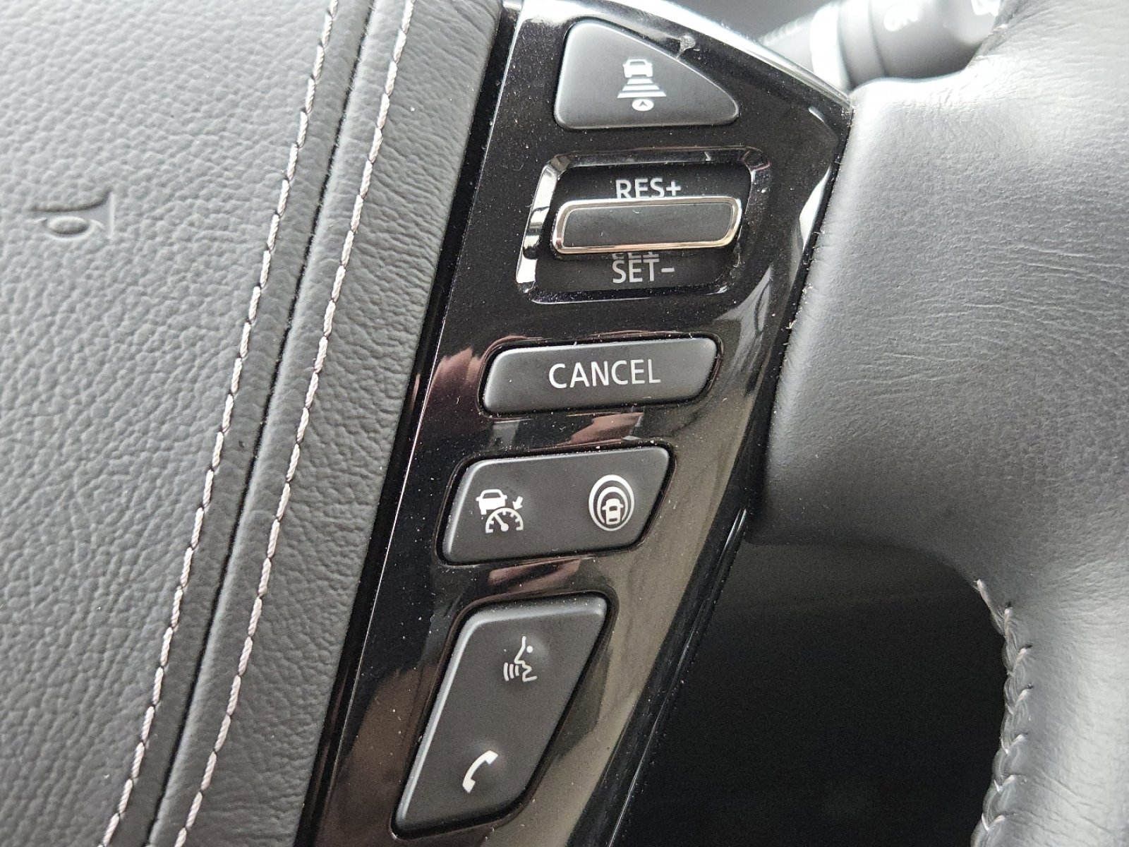 Used 2023 Nissan Armada Platinum image 36