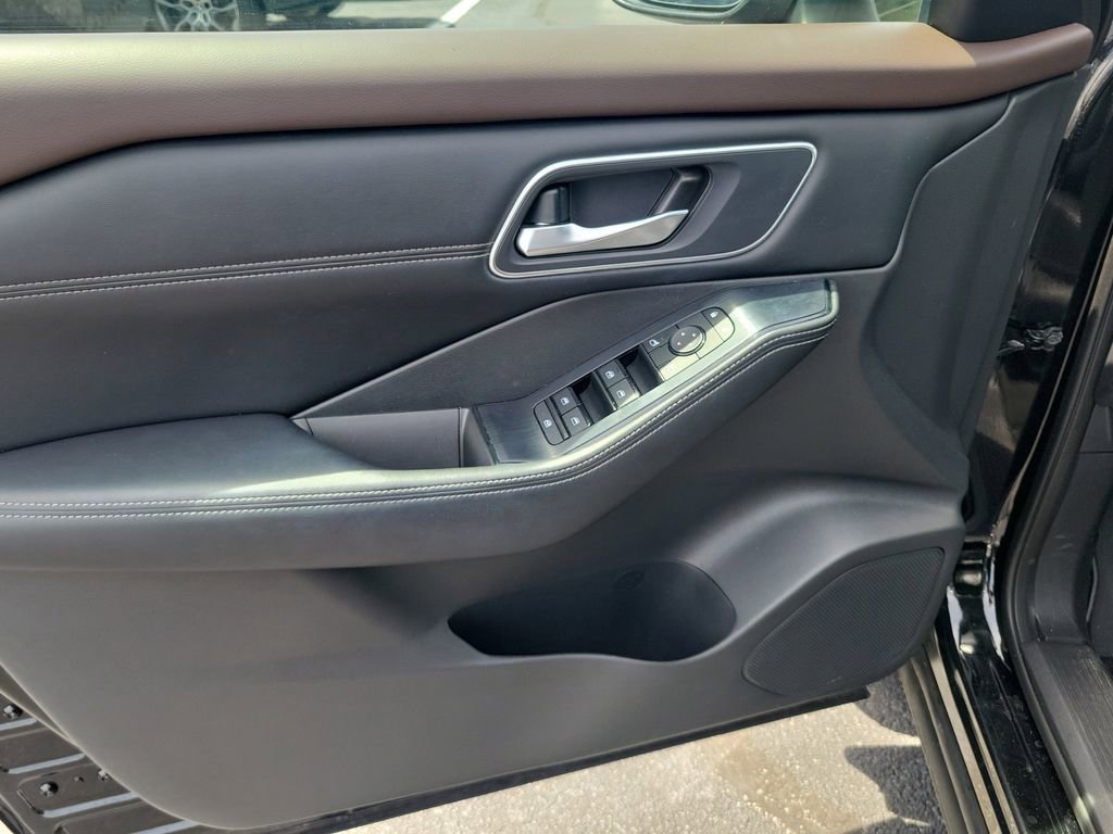 Used 2021 Nissan Rogue SV w/ Premium Package FWD image 15