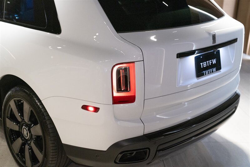 Used 2023 Rolls-Royce Cullinan AWD/4WD image 19