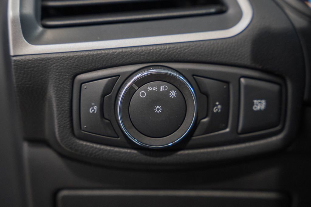 Used 2022 Ford Edge SE image 37