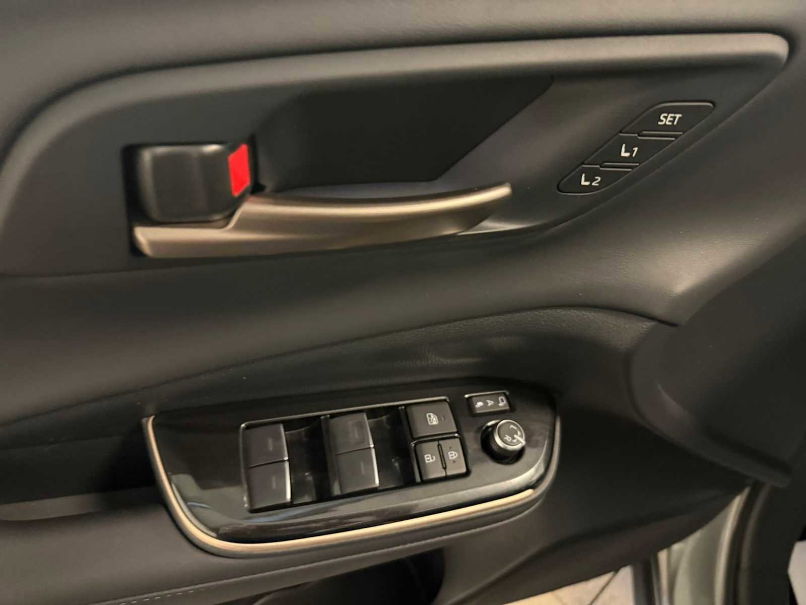 Used 2024 Toyota Crown Limited w/ Advanced Technology Package AWD/4WD image 21