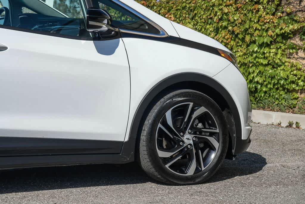 Used 2023 Chevrolet Bolt LT w/ Infotainment Package FWD image 11