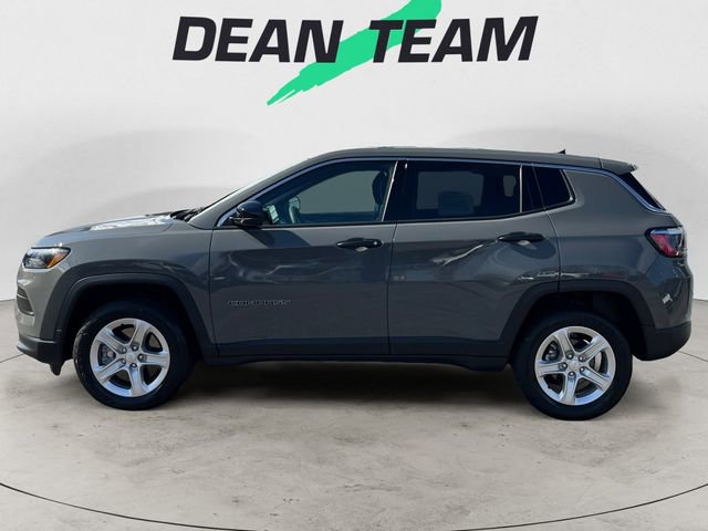Used 2023 Jeep Compass Sport image 5