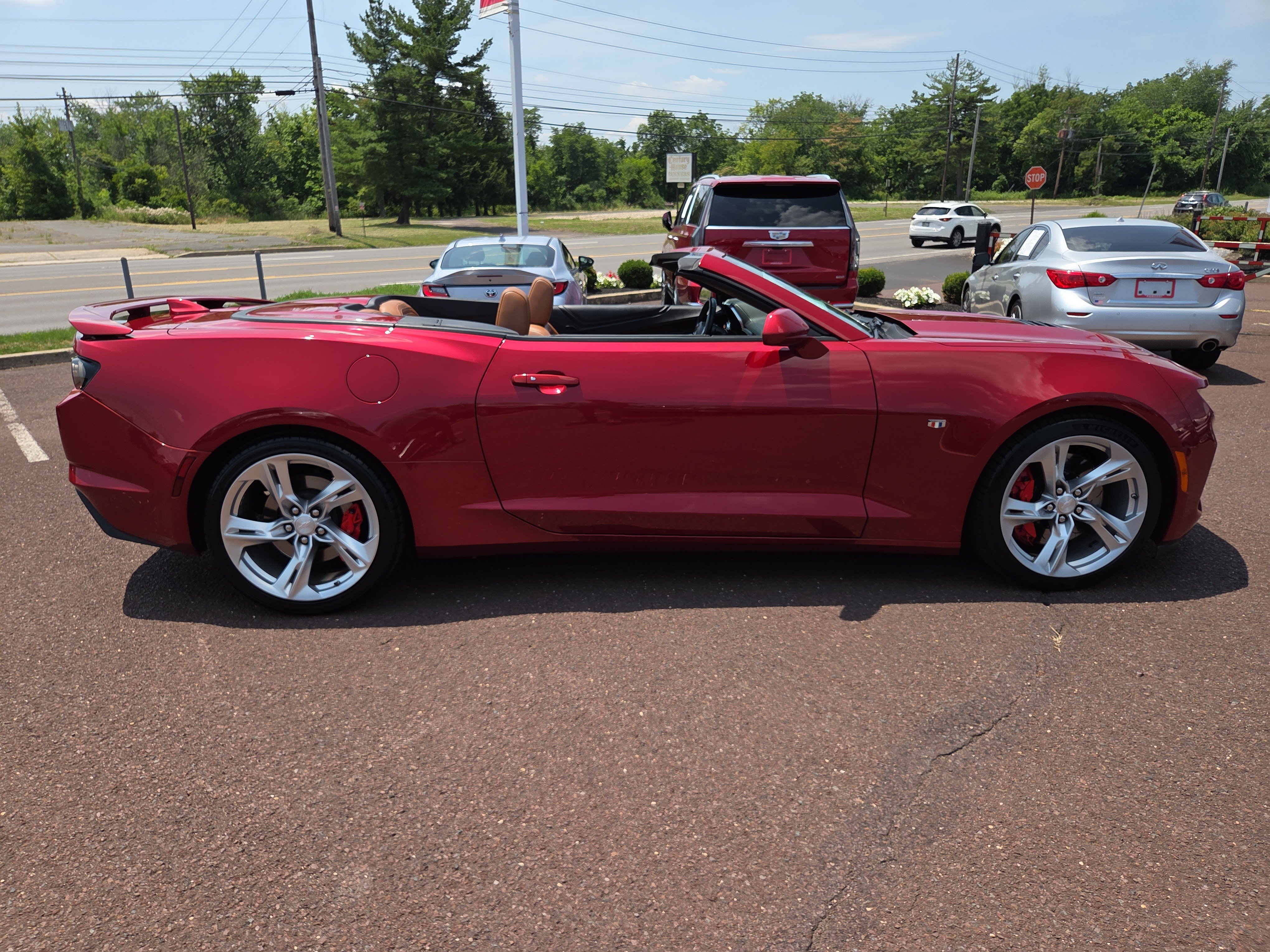 Used 2020 Chevrolet Camaro SS RWD image 2