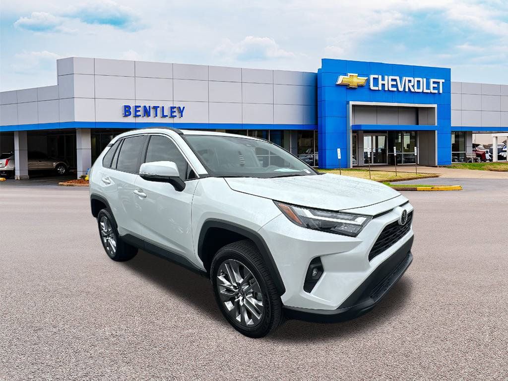 Used 2023 Toyota RAV4 XLE Premium image 6