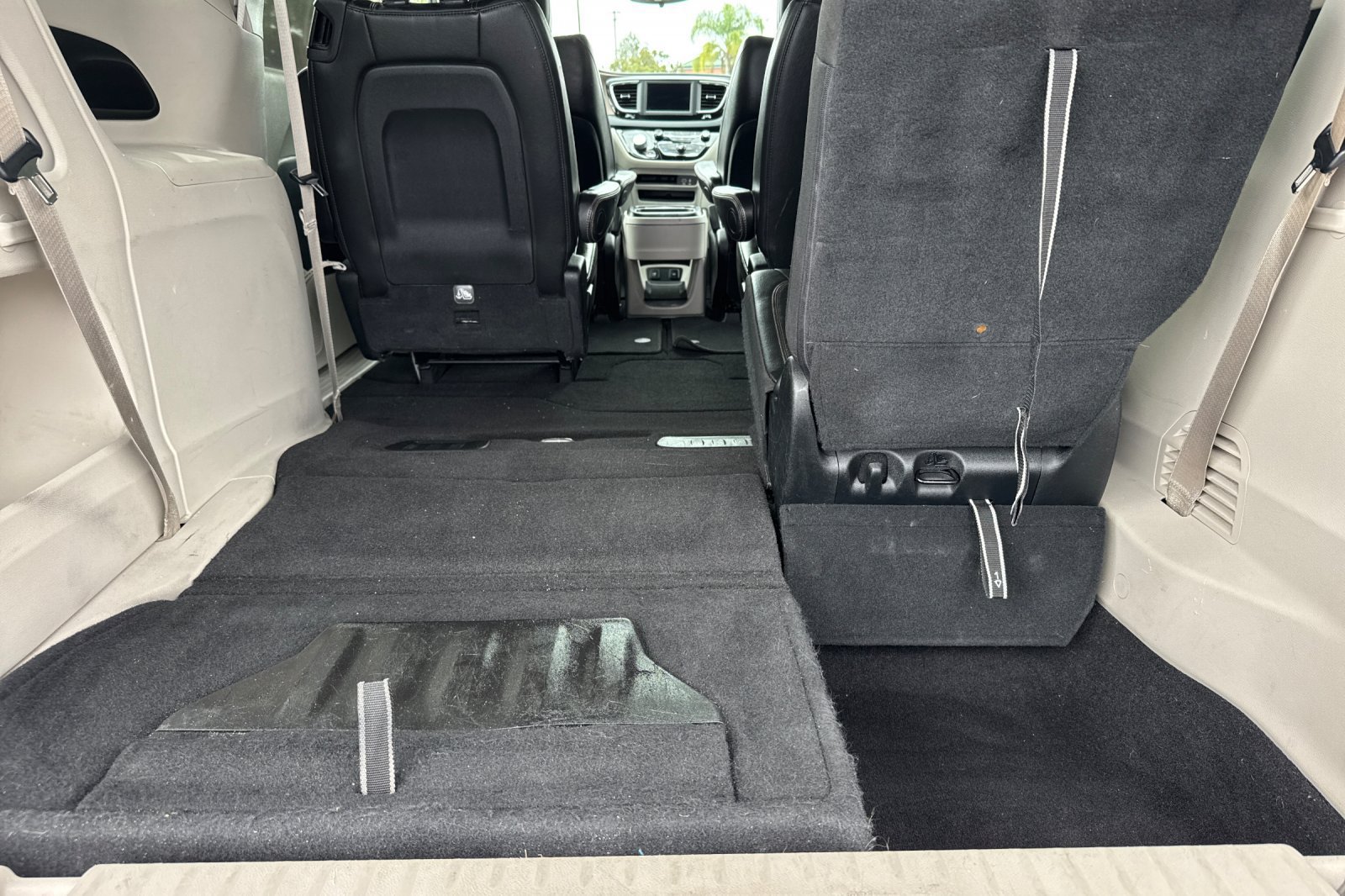 Used 2018 Chrysler Pacifica Touring-L FWD image 14