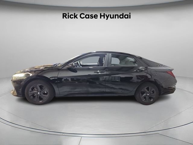 Used 2023 Hyundai Elantra SEL image 3