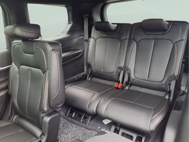 New 2026 Jeep Grand Cherokee L Limited AWD/4WD image 13