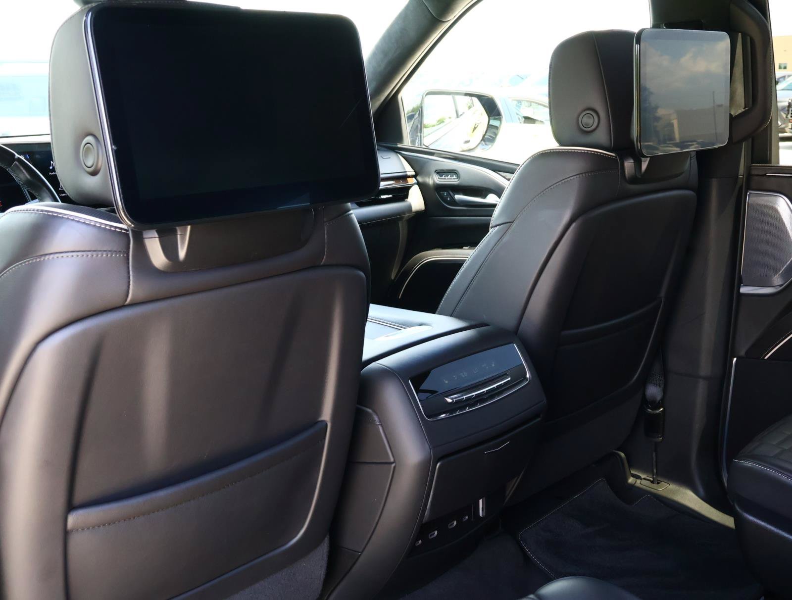 Certified 2024 Cadillac Escalade ESV Premium Luxury Platinum AWD/4WD image 18
