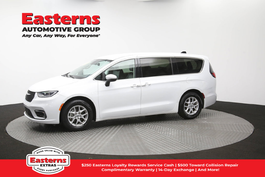 Used 2023 Chrysler Pacifica Touring-L FWD image 60