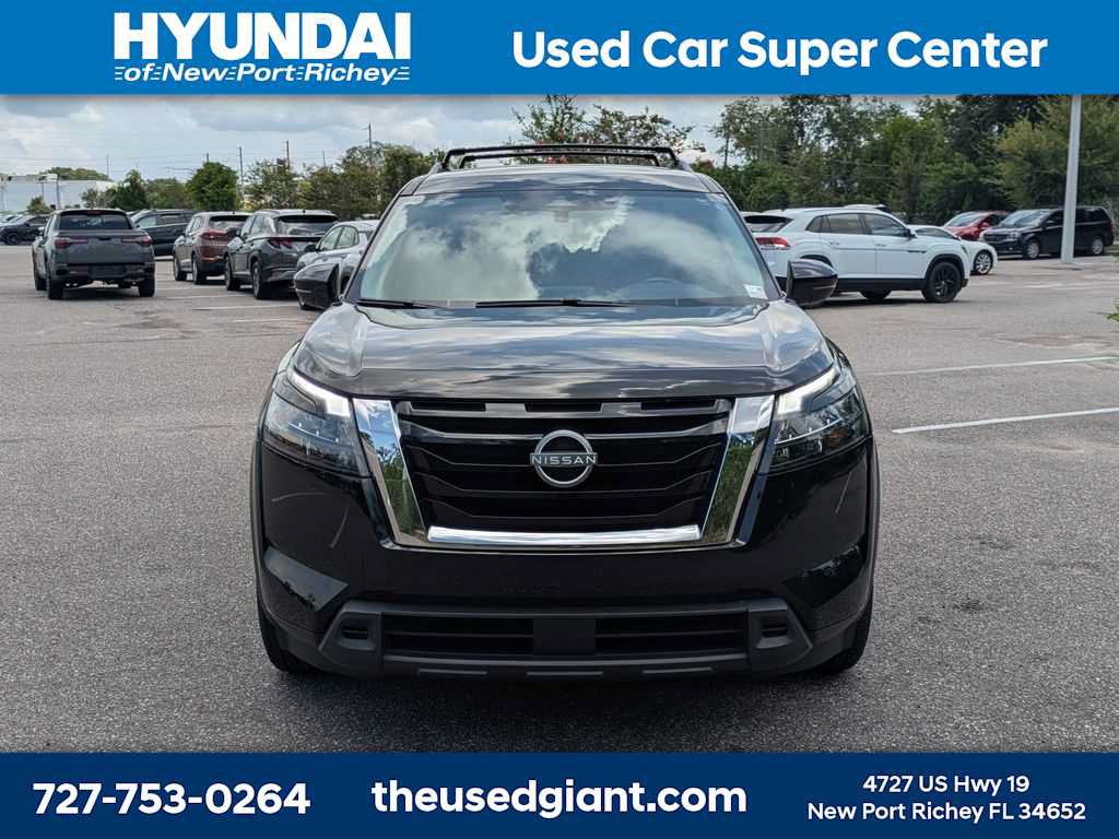 Used 2024 Nissan Pathfinder SV w/ Lighting Package (N92) FWD image 8