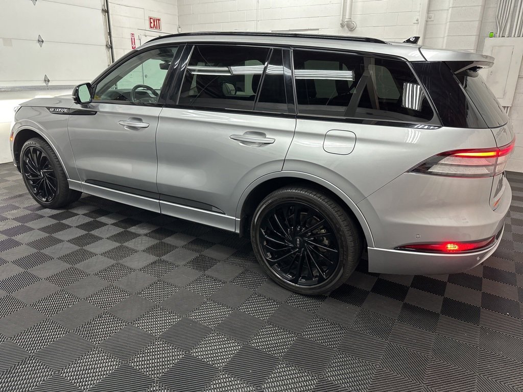 Used 2023 Lincoln Aviator Reserve w/ Equipment Group 201A image 6