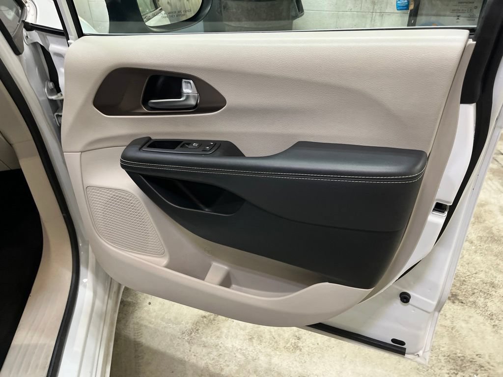 Used 2023 Chrysler Voyager LX FWD image 36