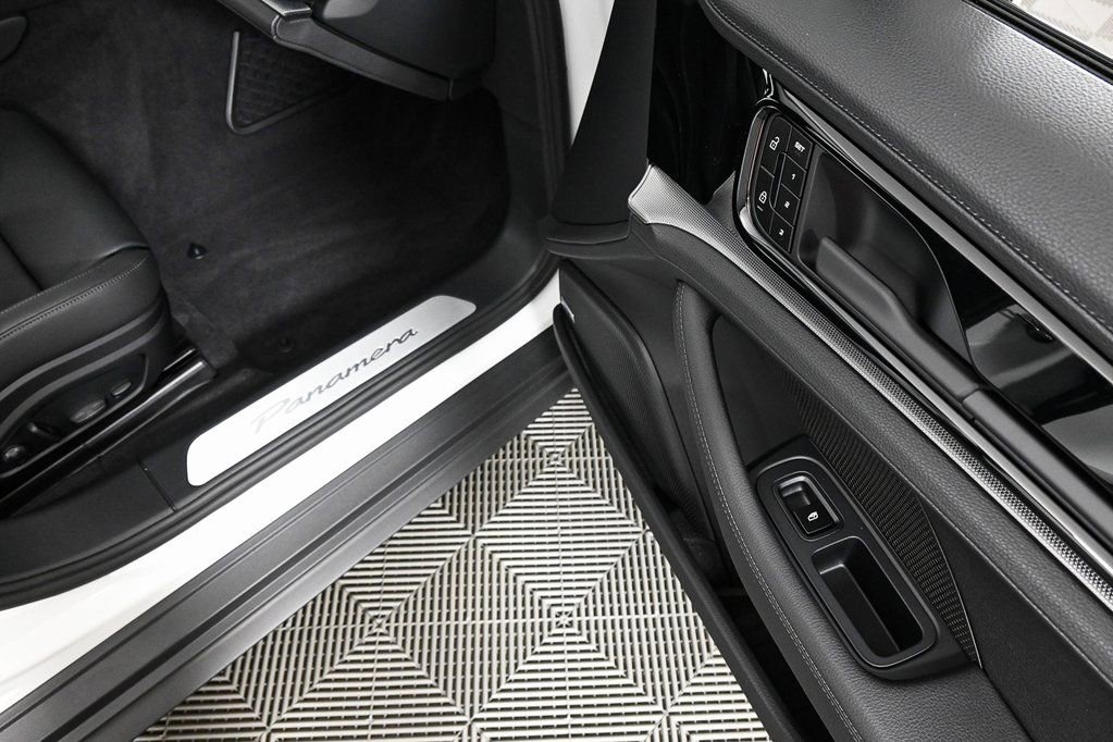 Used 2025 Porsche Panamera RWD image 26