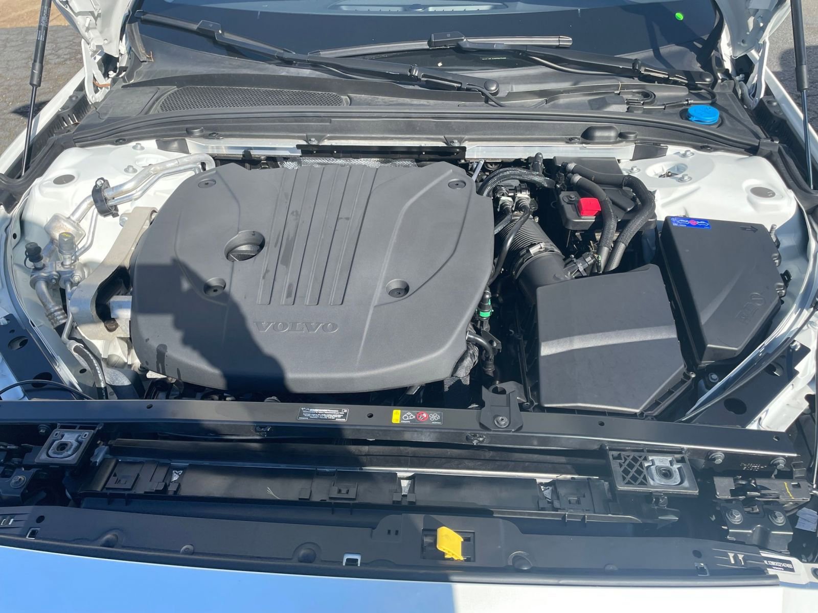 Used 2025 Volvo V60 B5 Cross Country Plus image 33