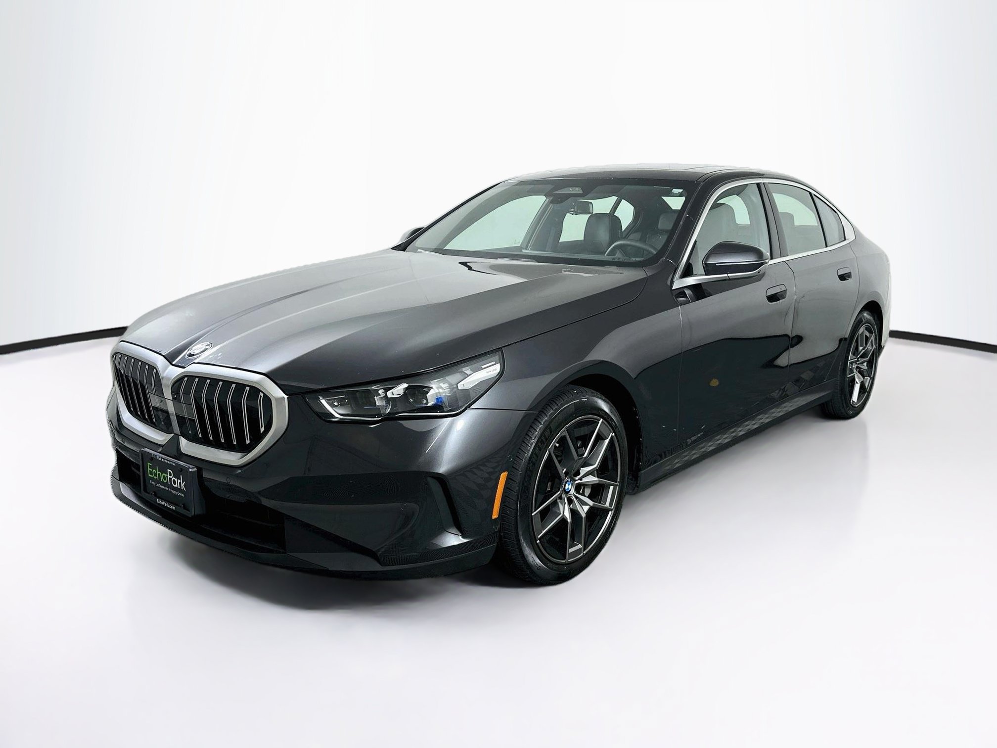 Used 2026 BMW 530i w/ Premium Package RWD image 3
