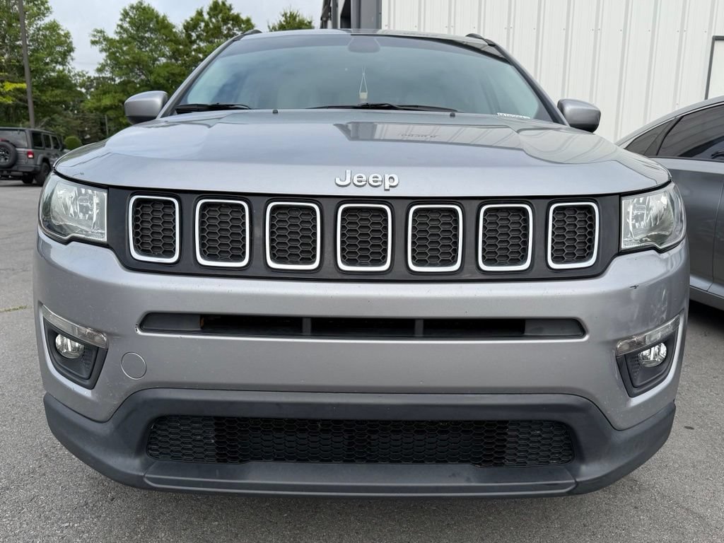 Used 2018 Jeep Compass Latitude w/ Popular Equipment Group FWD image 2