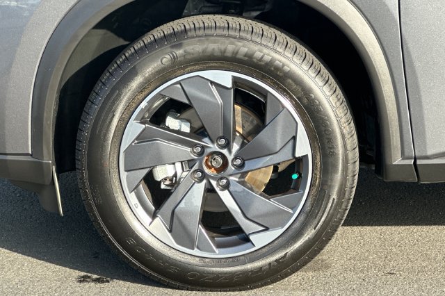 Used 2024 Nissan Rogue SV FWD image 29