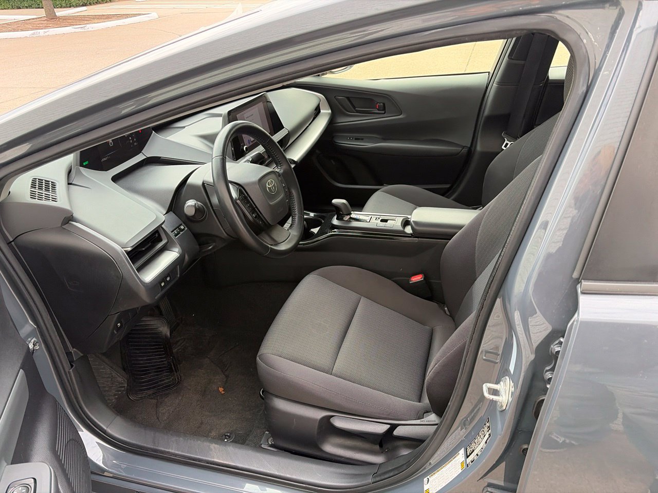 Used 2023 Toyota Prius LE FWD image 10