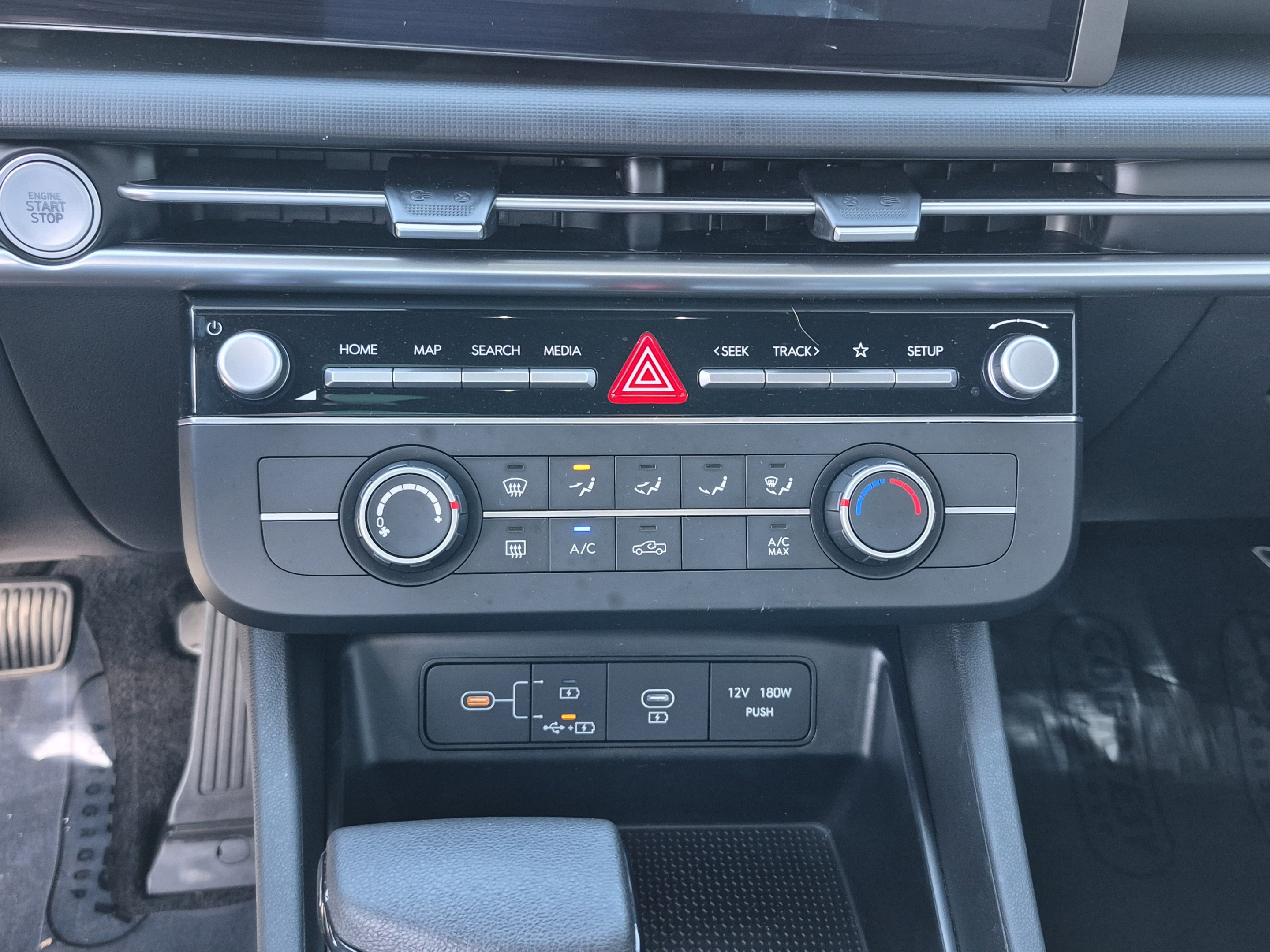 Certified 2025 Hyundai Santa Cruz SE FWD image 24
