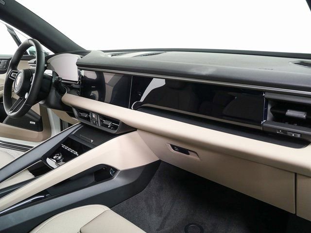 New 2026 Porsche Macan Electric image 25