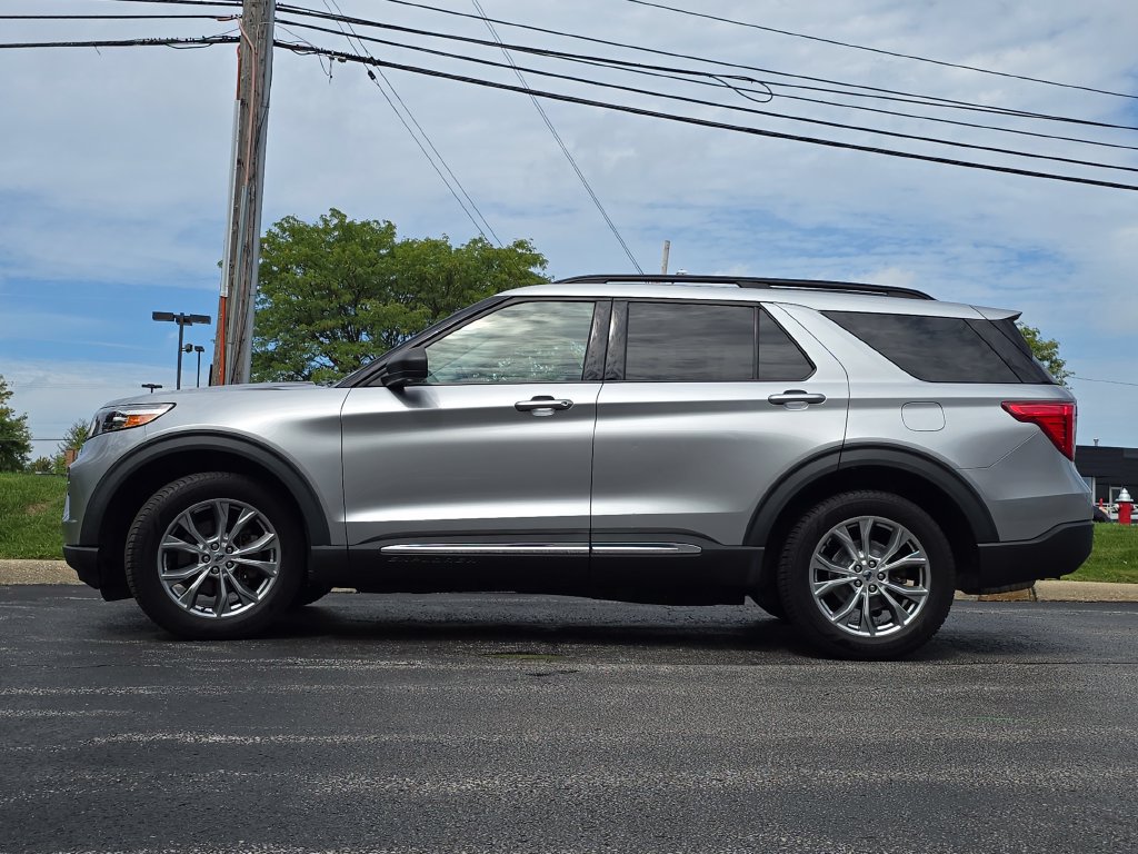 Used 2020 Ford Explorer XLT w/ Equipment Group 202A AWD/4WD image 4
