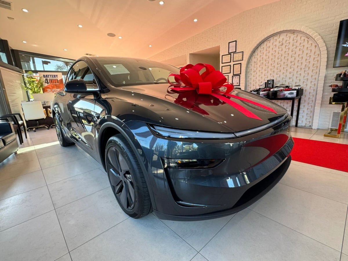 Used 2026 Tesla Model Y AWD image 7