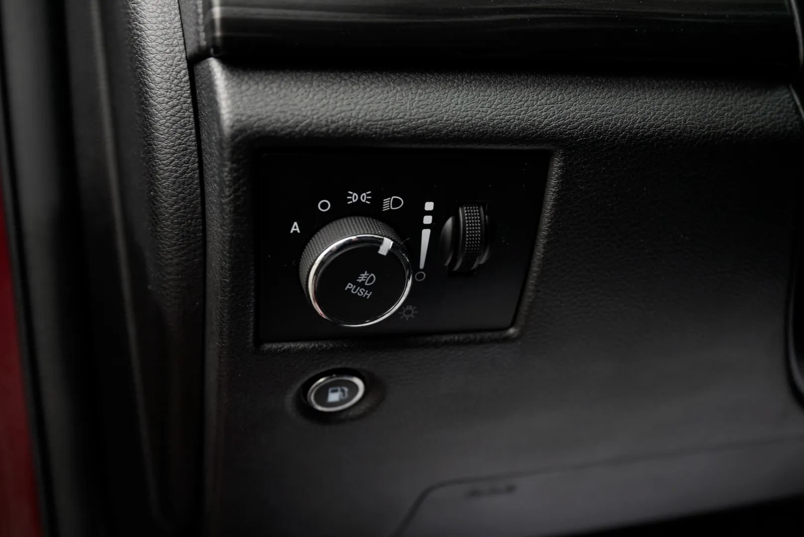 Used 2019 Jeep Grand Cherokee Altitude AWD/4WD image 40