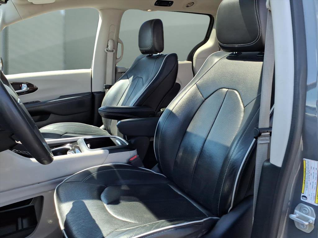 Used 2023 Chrysler Pacifica Limited FWD image 16