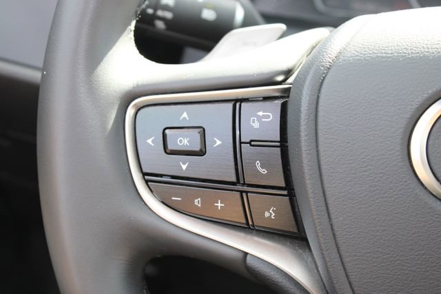 Certified 2024 Lexus ES 300h w/ Premium Package image 18