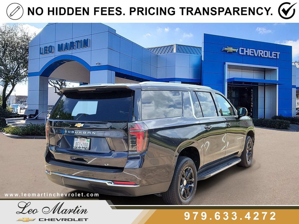 Used 2025 Chevrolet Suburban LT RWD image 3