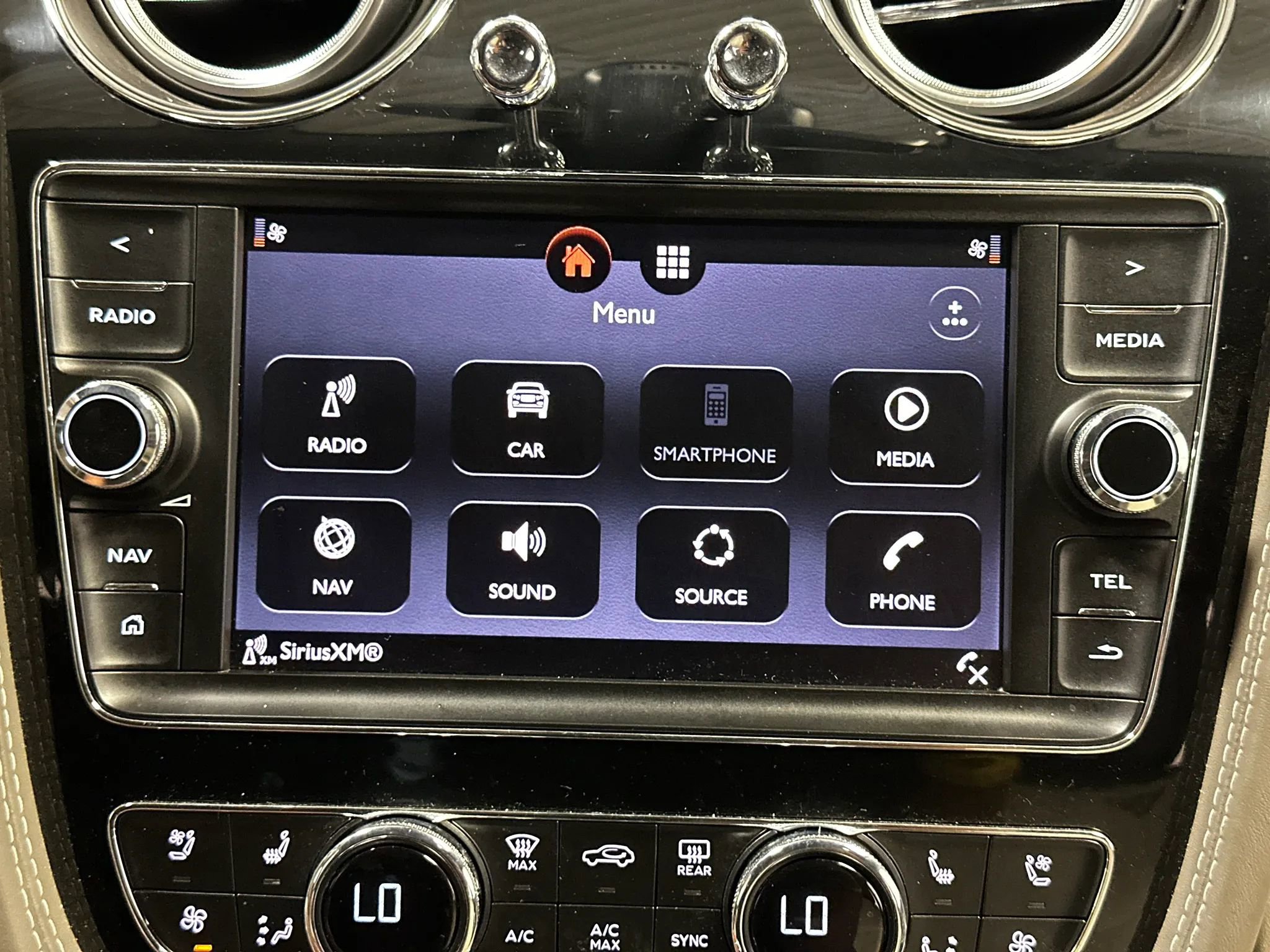 Used 2018 Bentley Bentayga AWD/4WD image 40