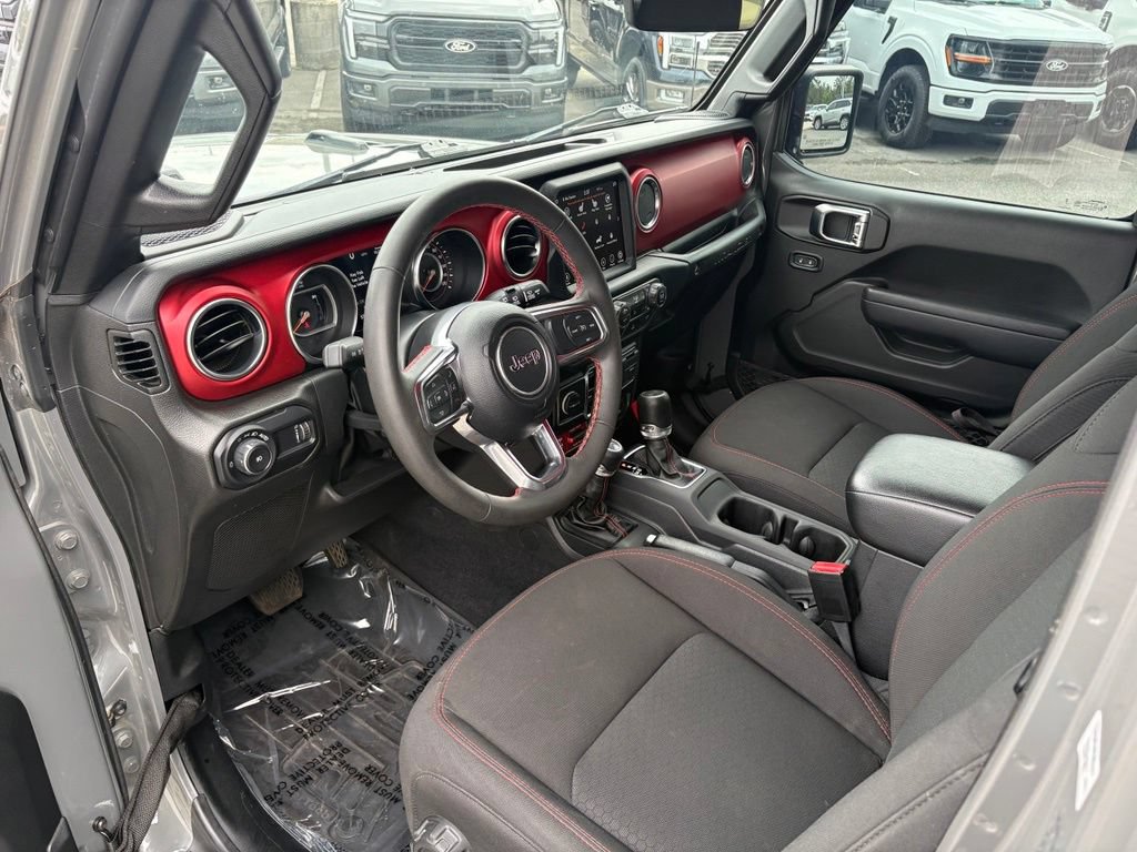 Used 2023 Jeep Wrangler Unlimited Rubicon w/ Cold Weather Group AWD/4WD image 12