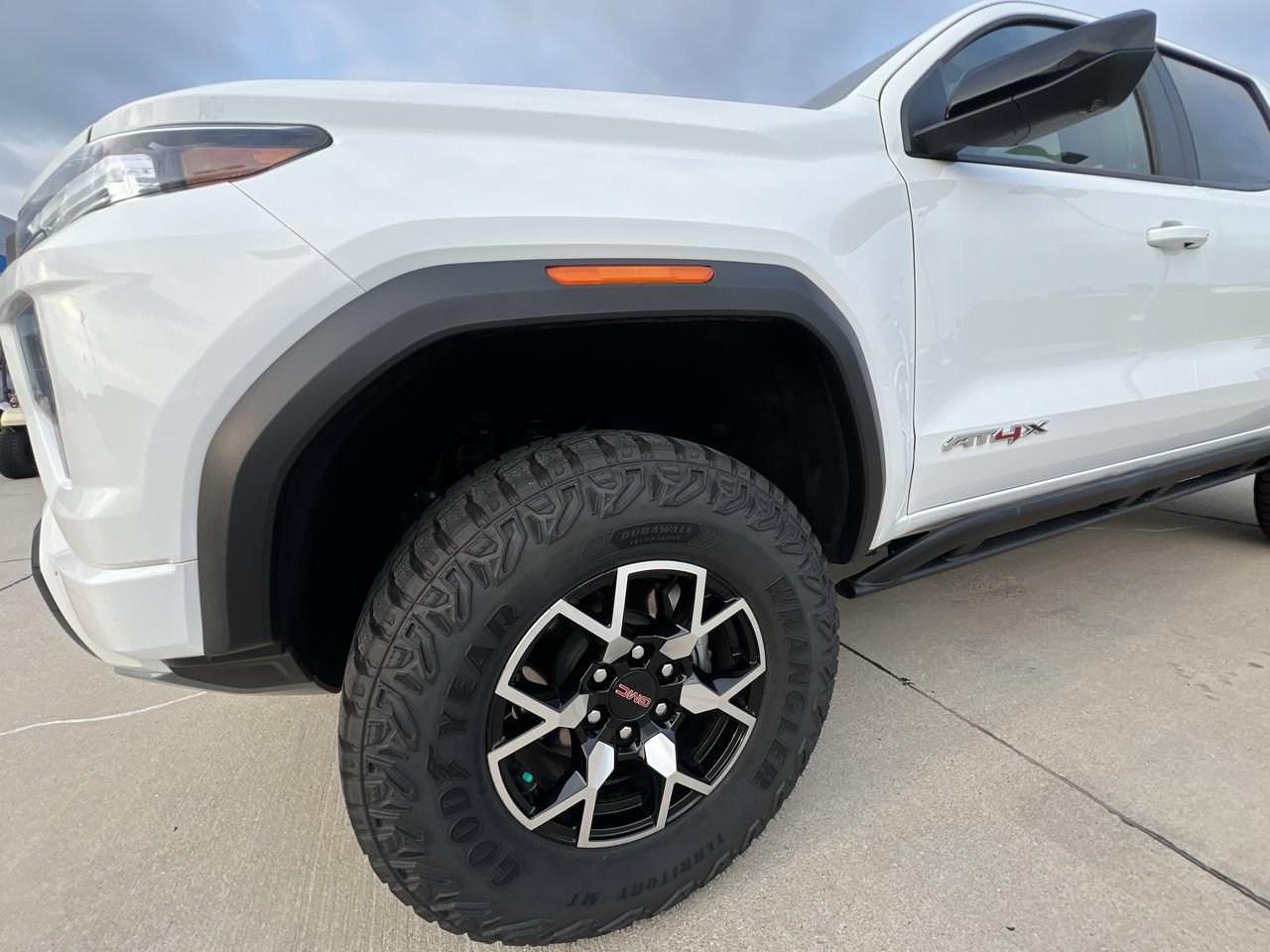 Used 2024 GMC Canyon AT4X AWD/4WD image 34