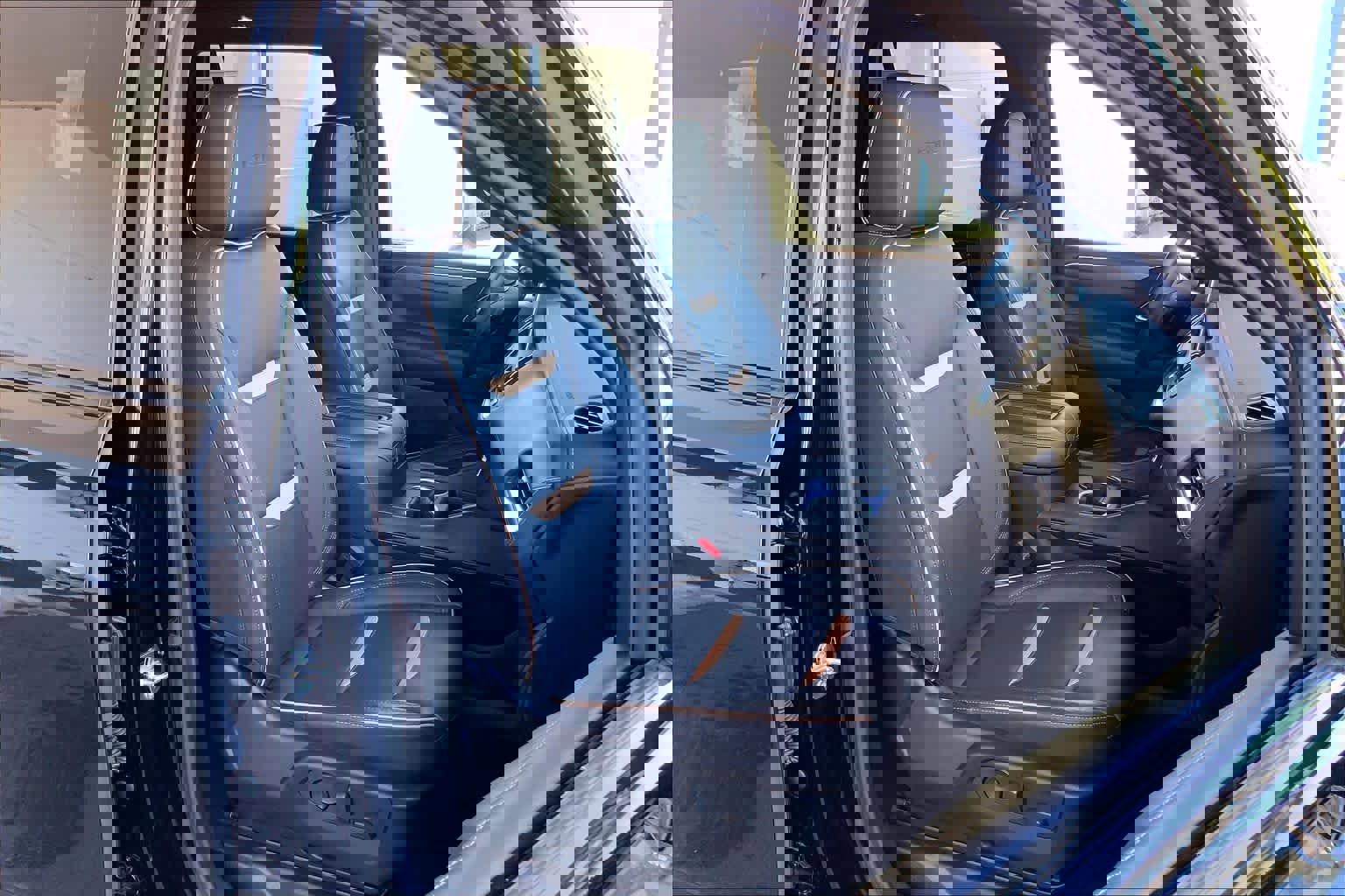 Used 2024 GMC Yukon AT4 w/ AT4 Premium Package image 9