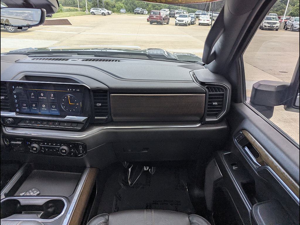 Used 2024 Chevrolet Silverado 2500 High Country w/ High Country Premium Package AWD/4WD image 4