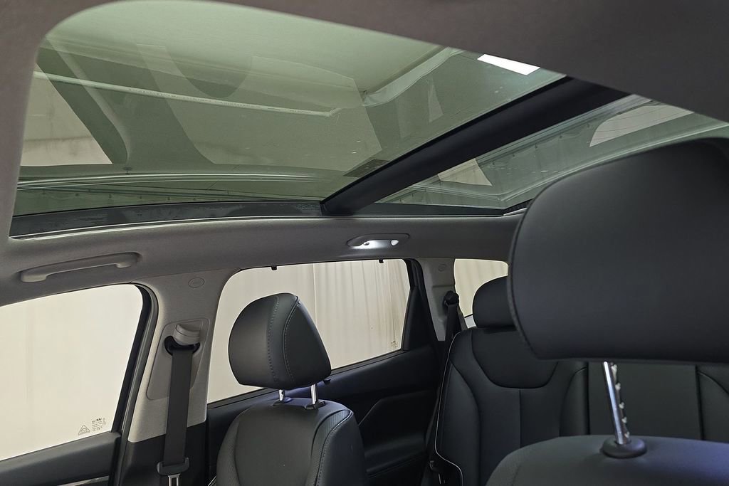 Used 2023 Hyundai Santa Fe Limited w/ Cargo Package image 23