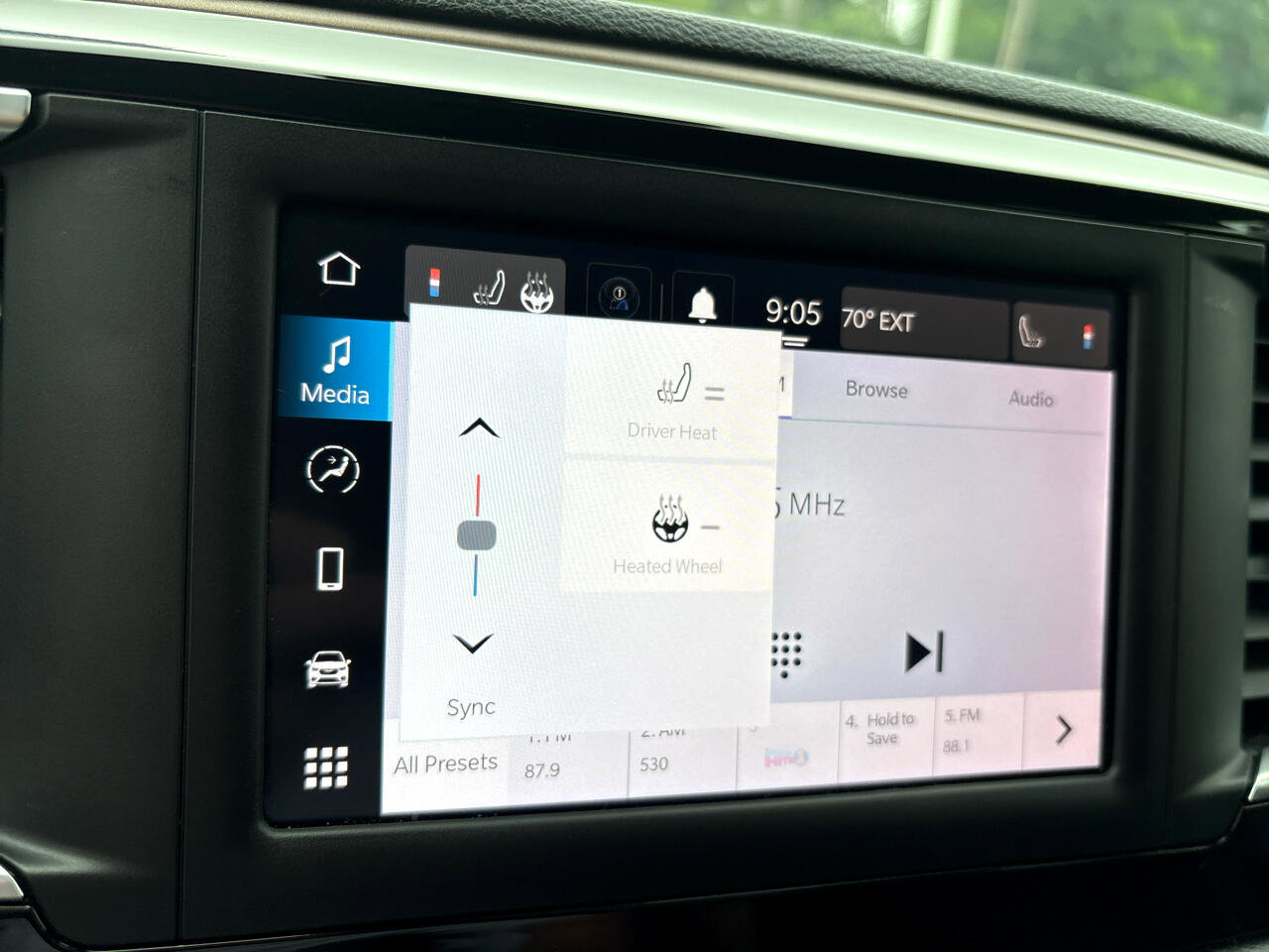 Used 2023 Chrysler Voyager LX image 21