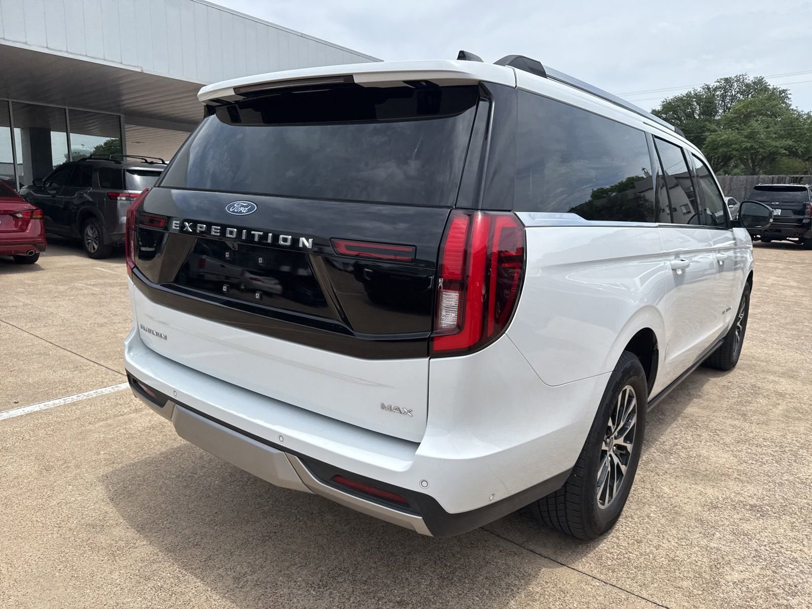 Used 2025 Ford Expedition Max Platinum AWD/4WD image 6
