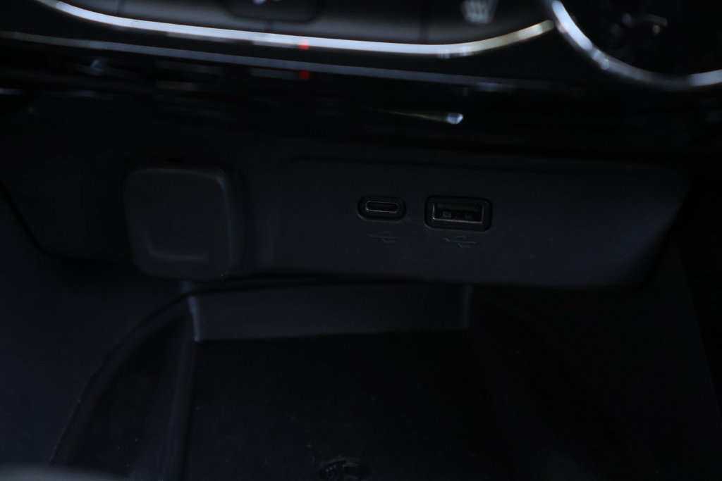 Used 2024 Chevrolet Trax ACTIV w/ Sunroof Package FWD image 24