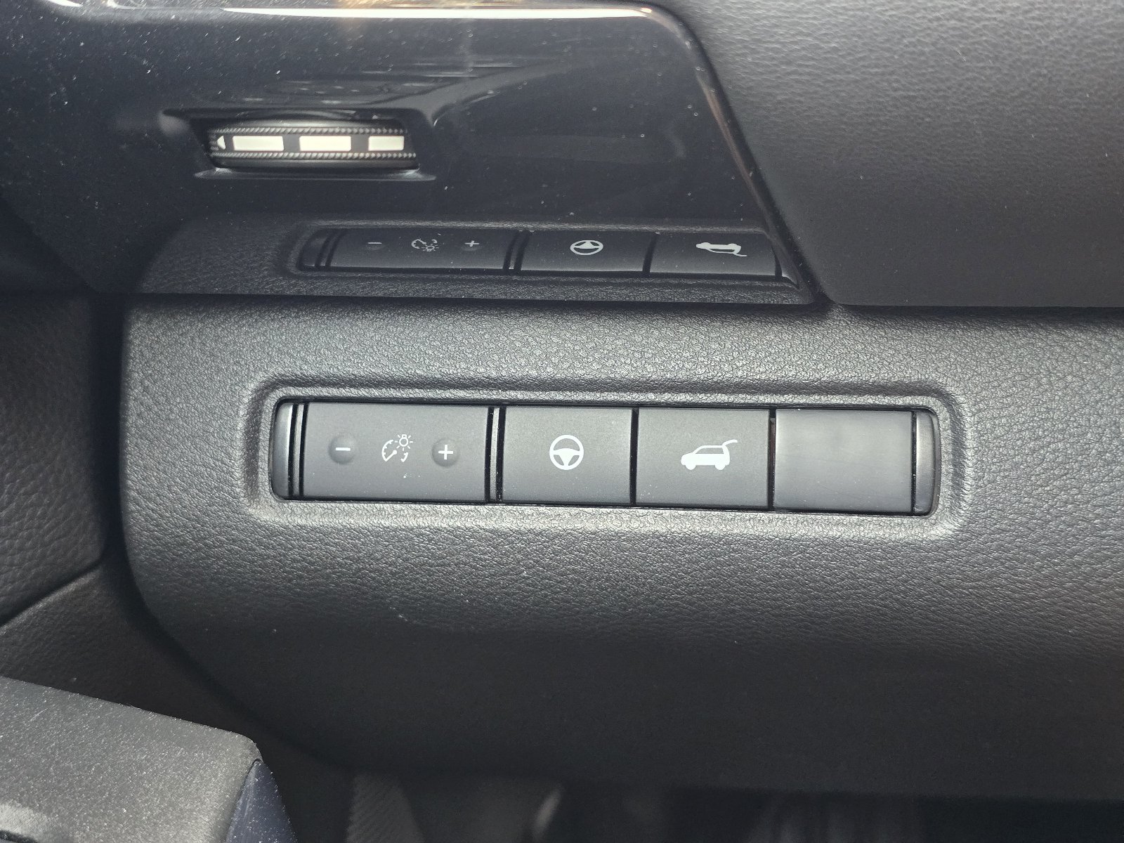 Certified 2025 Nissan Pathfinder SV FWD image 23