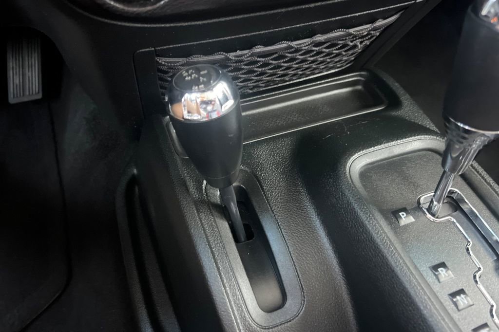 Used 2018 Jeep Wrangler Unlimited Sport S image 28