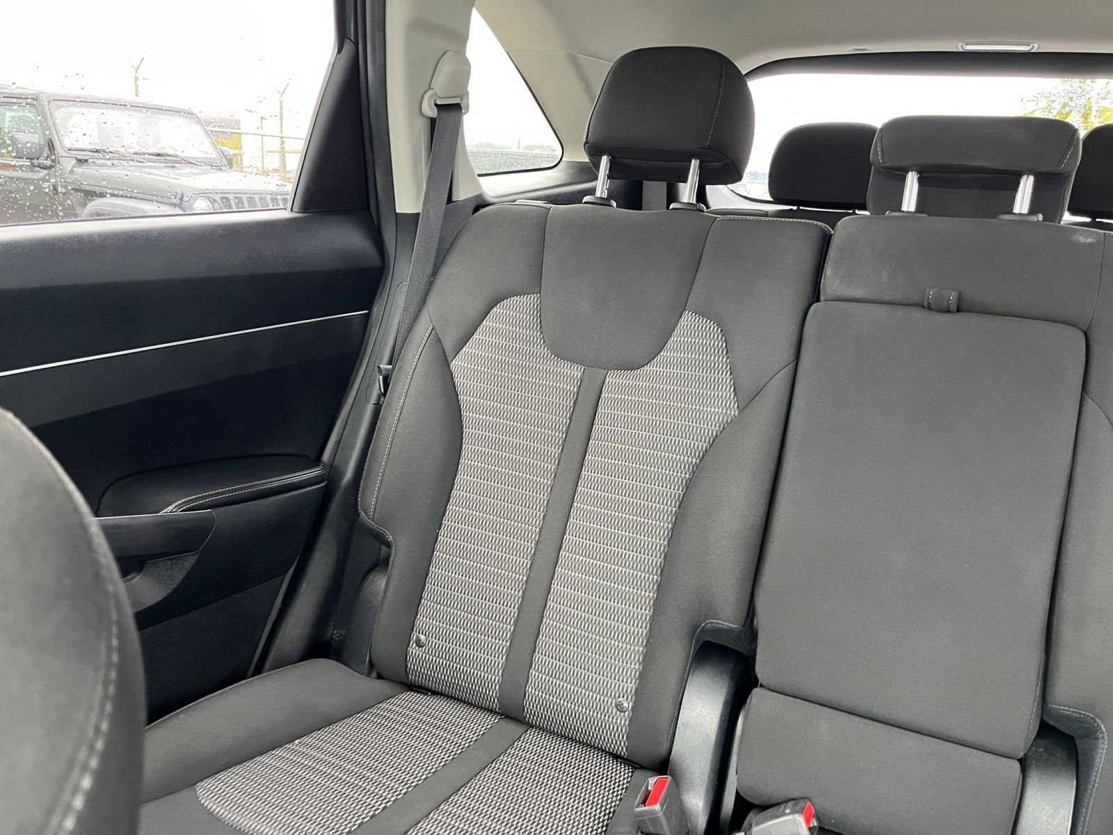 Used 2023 Kia Sorento LX image 40