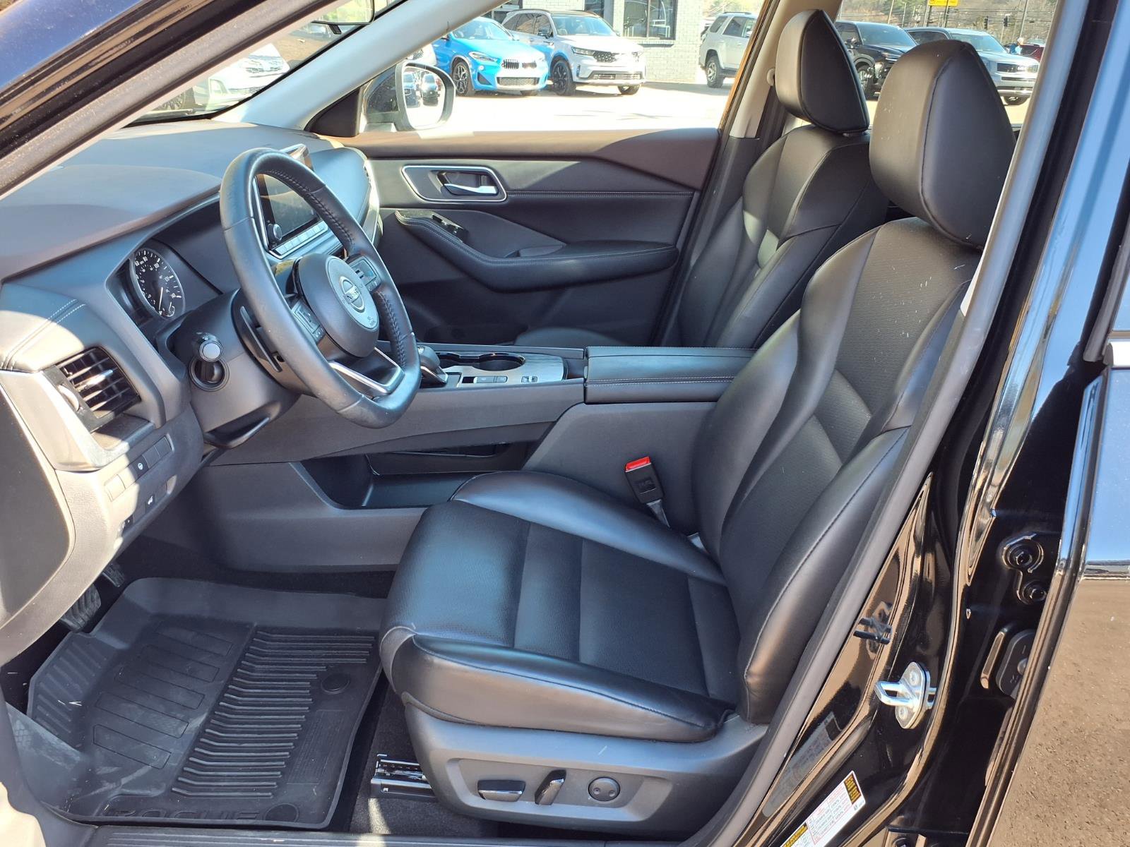 Used 2021 Nissan Rogue SV w/ Premium Package image 11